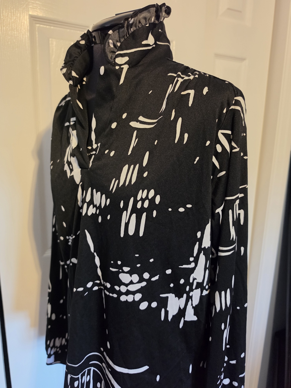 Vintage Black & White Abstract Print Women's Sweater